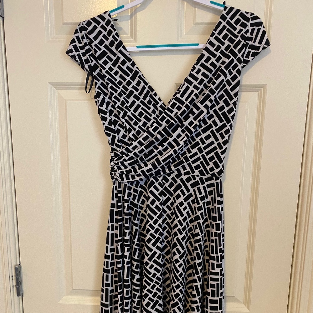 WHBM Black and White Geometric Dress